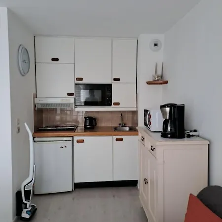 Charming Nest In A Quiet Place Near The Sea Apartment